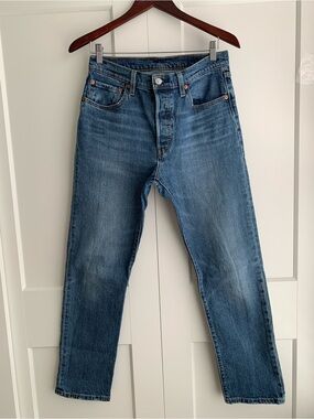 Levi’s Jeans 501 original women’s size 28Wx30L Straight Fit blue button fly